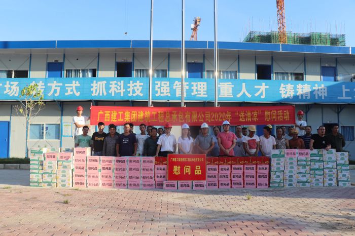 慰问现场。 杨俊峰 摄.jpg