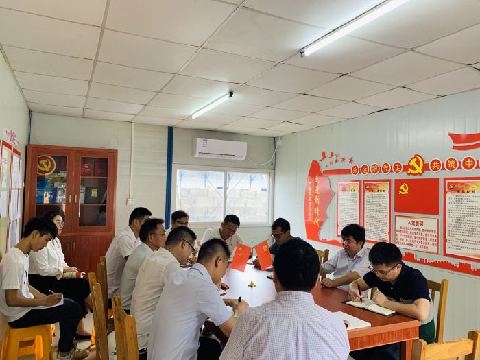 18座谈会现场；畦￡仙.jpg