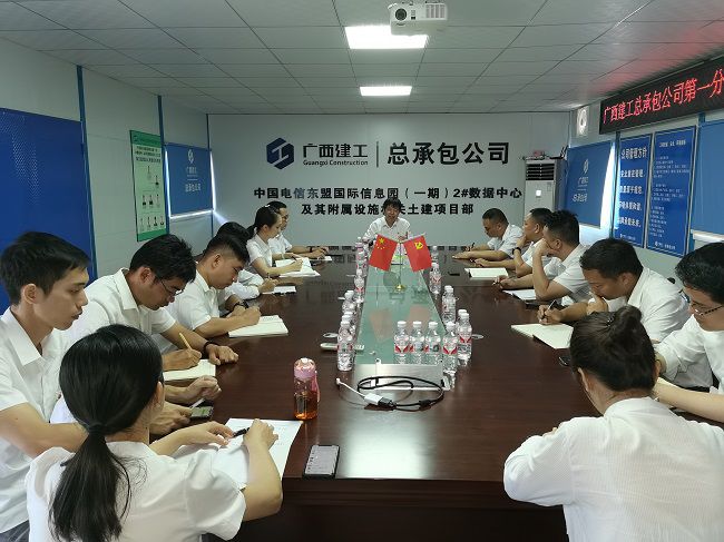 上党课现场。韦文 摄（建图）.jpg
