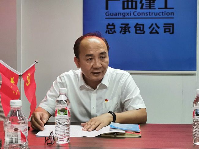 陆烜上党课。王瑾贞 摄（建图）.jpg