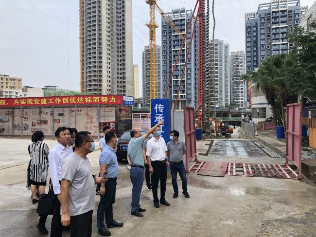 查抄施工现场。龚媚媚 摄（建图）.jpg