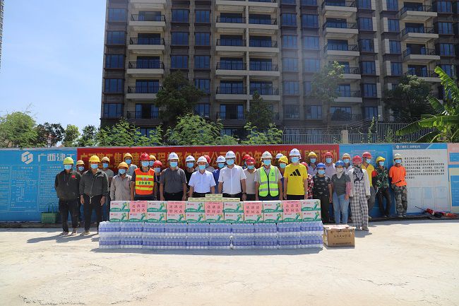 活动合影。杨钰 摄（建图）.jpg