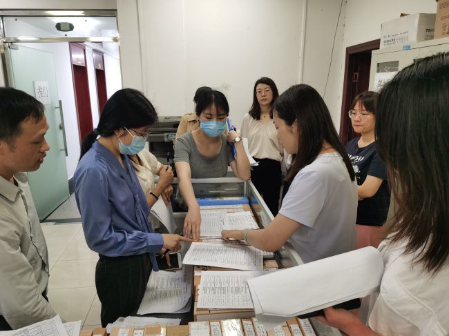复查资料。梁红玉 摄（建图）.jpg