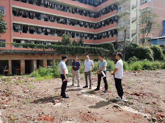 调研现场。卢芳 摄（建图）.jpg