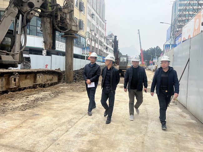 项目查抄现场。李挺 摄（建图）.jpg
