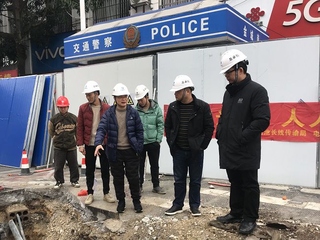 项目查抄现场。李挺 摄（建图）.jpg