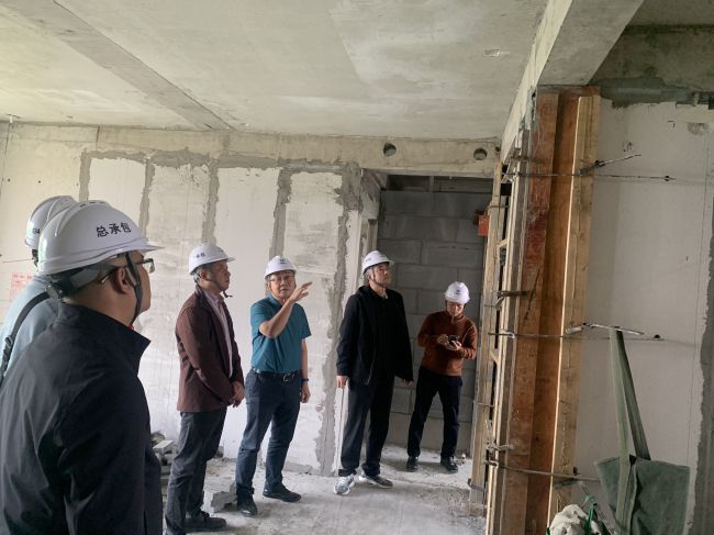现场领导。罗庆博 摄（建图）.jpg