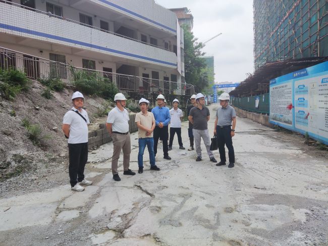 现场领导。邓伟民 摄（建图）.jpg